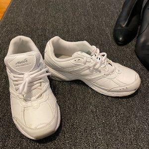 Womens slip resistant shoes